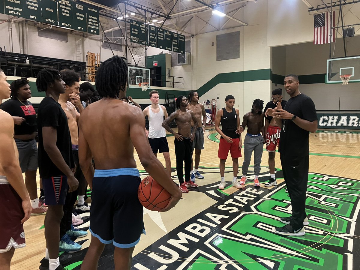 CStateMBasketB's tweet photo. THANK YOU to @SECNetwork &amp; @AlabamaMBB Legend @rhendrix35 for helping grow the game of basketball &amp; mentoring the young men at @CStateMBasketB 
We can’t thank you enough for using your platform &amp; experiences to inspire the next generation of college Student-Athletes!
GO CHARGERS! https://t.co/IiZJHzVnbZ