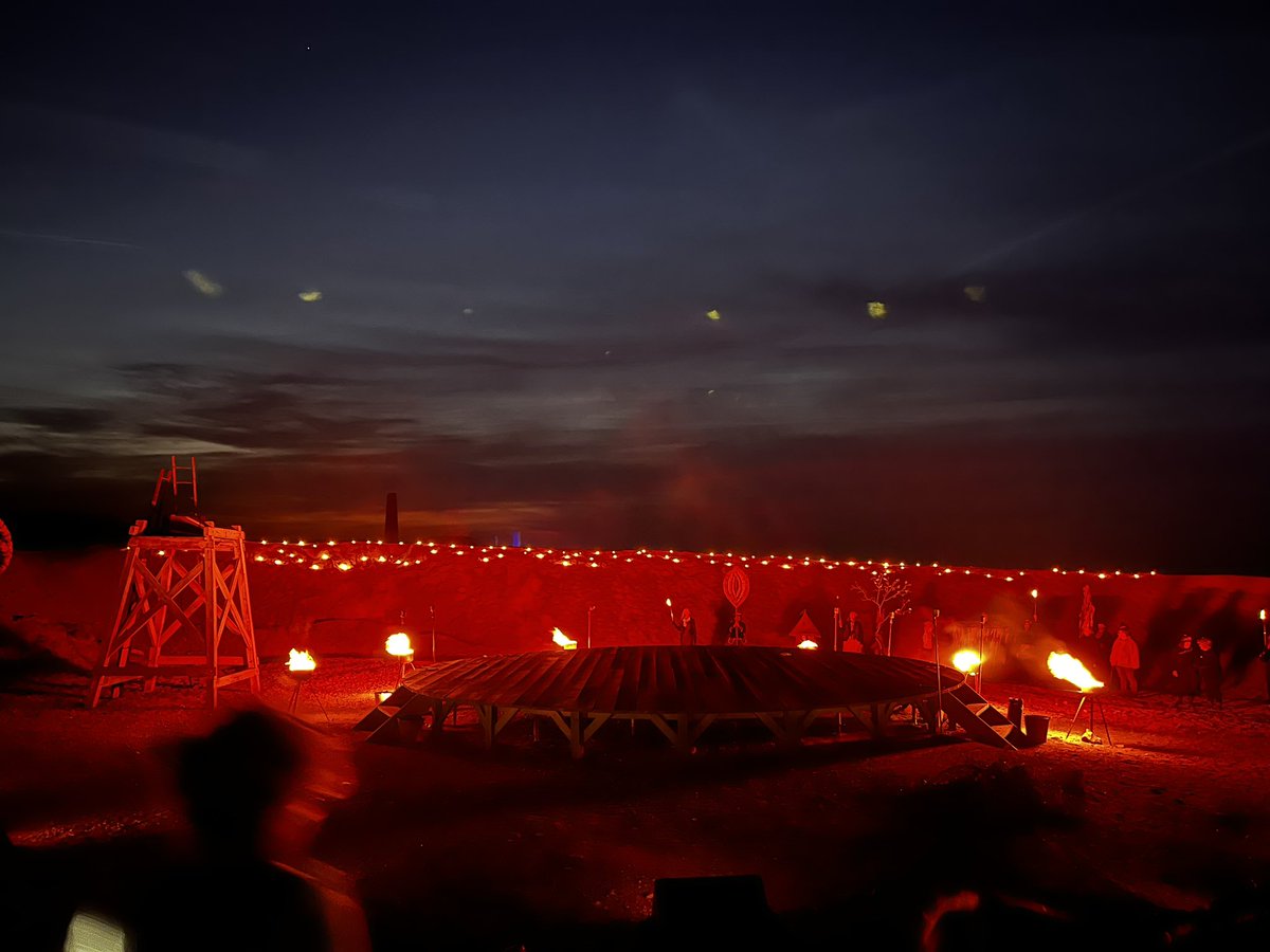 Amazing location to watch <a href="/WILD_WORKS/">WILDWORKS</a> do their thing on Thursday night, and lovely to see <a href="/catrinwb/">Catrin Walker-Booth</a> (the wonderful voice of Gorse) in action! Quite the spectacle all round