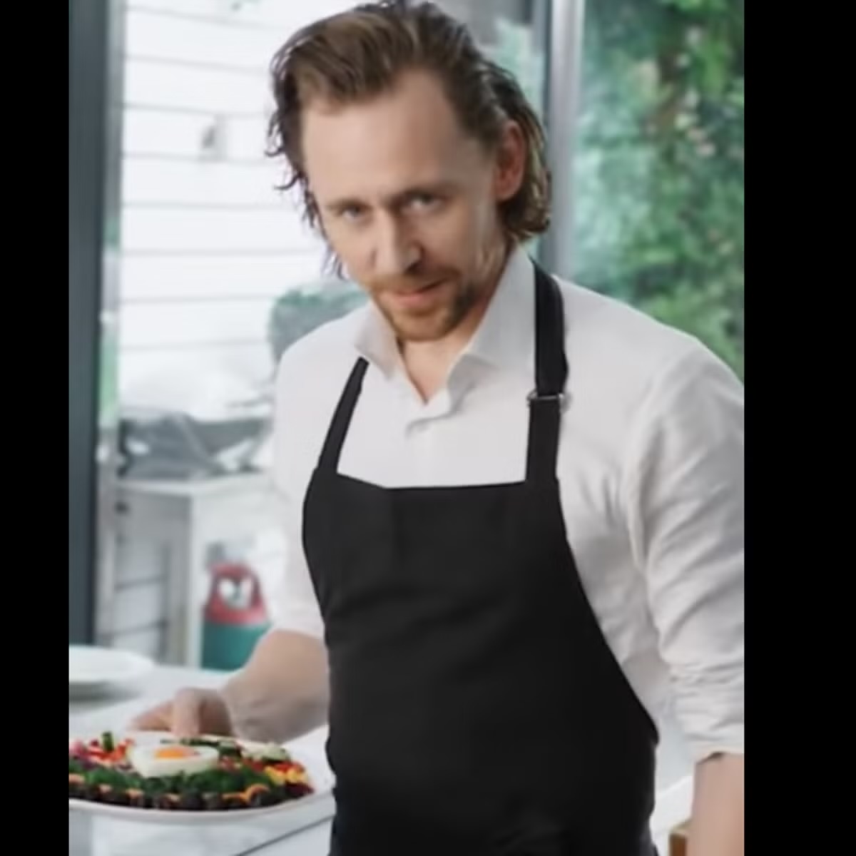 havanesemom13's tweet photo. Tom Hiddleston offering you vegetables vs Loki threatening you with vegetables https://t.co/GIFZbe1btM