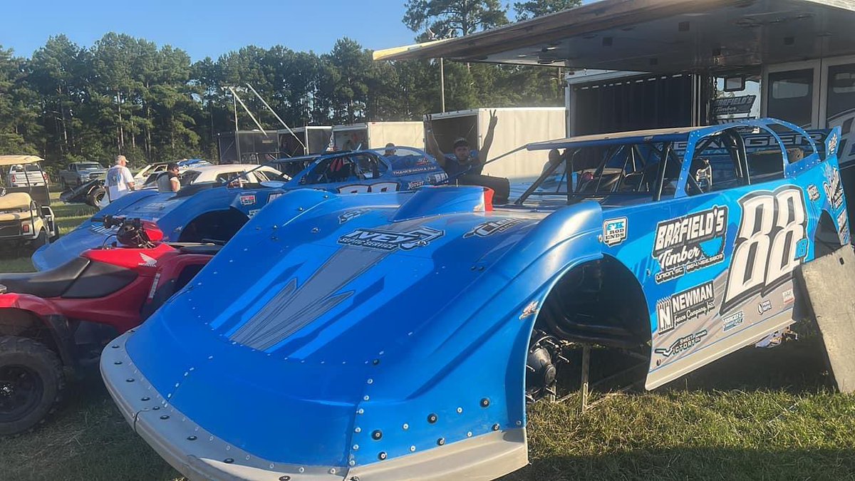 Raceday 🏁

📍: Fayetteville Motor Speedway with the Carolina Clash Super Late Model Series &amp; running Jeff Queen’s 602 tonight! 

Eighty-eightapparel.com