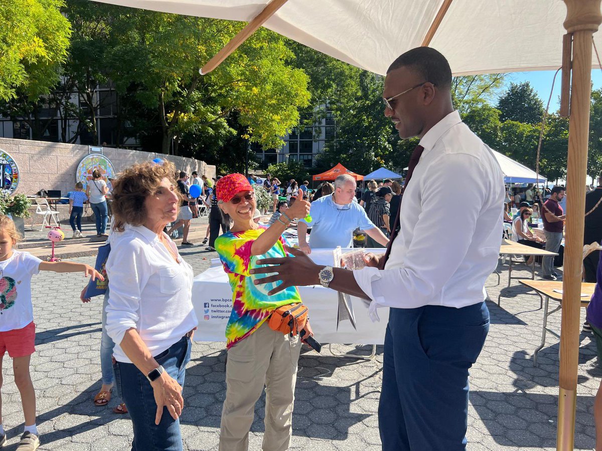 Charlesdfall's tweet photo. Excited to announce that the annual Battery Park City Block Party is back! Huge thanks to the BPCA for sponsoring this great event and to CB1 for their tireless advocacy. Looking forward to an even bigger celebration next year! #Community #BatteryParkCity #61st District https://t.co/meJWCuyVHI