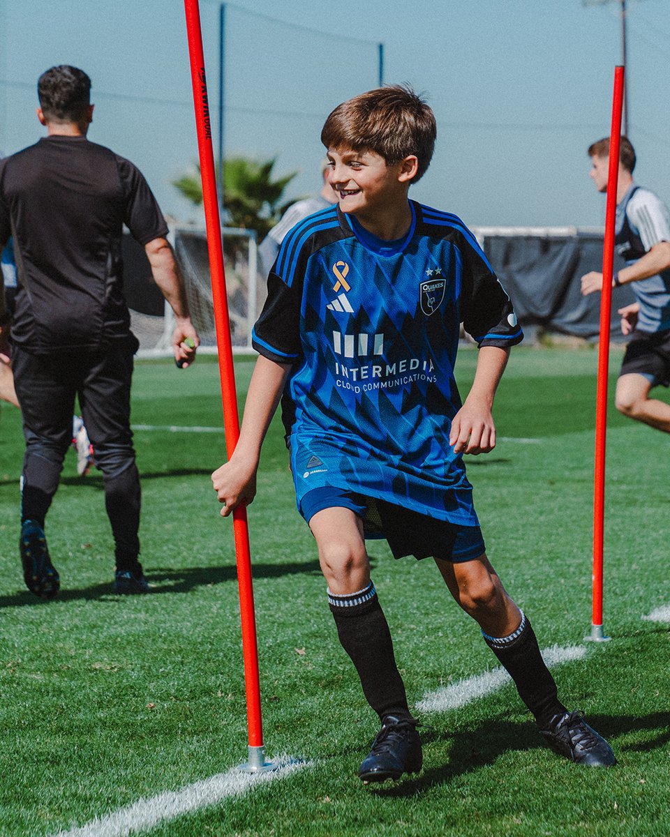 SJEarthquakes's tweet photo. 💛 #KickChildhoodCancer

NEWS: Quakes sign nine-year-old Beckett Boznanski, a cancer survivor who is currently in remission from leukemia, to a 1-day contract to be our Honorary Captain for tonight's game vs. St. Louis CITY SC. 

Welcome him to the squad & give him a big reception tonight!
