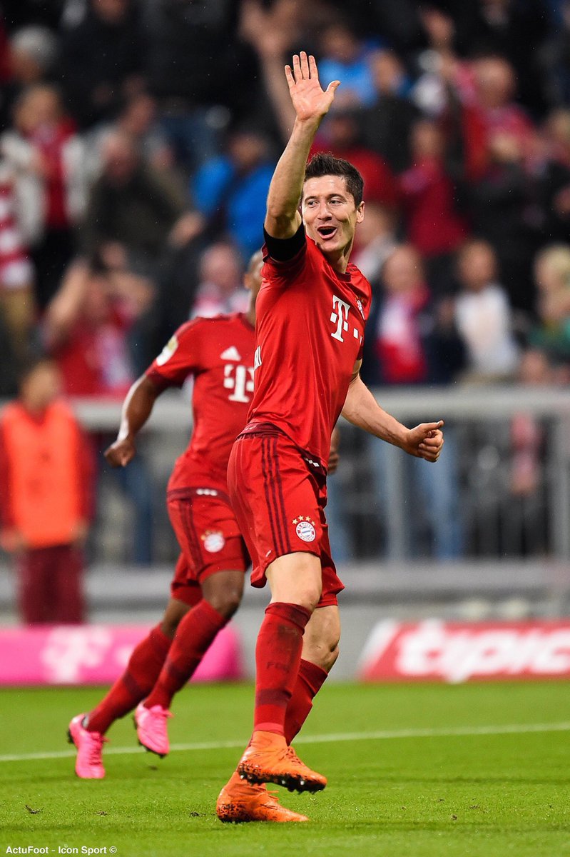 ActuFoot_'s tweet photo. Il y a 9 ans jour pour jour, Robert Lewandowski inscrivait un quintuplé en... 9 minutes ! 😱💪

45’ 🔄 Entrée de Lewandowski
51’ ⚽️ But de Lewandowski
52’ ⚽️ But de Lewandowski
55’ ⚽️ But de Lewandowski
57’ ⚽️ But de Lewandowski
59’ ⚽️ But de Lewandowski

Une performance historique qui lui a valu d’entrer dans le Guinness World Records avec le record de :

▫️ Plus de buts marqués en ayant débuté remplaçant (5)
▫️ Triplé le plus rapide (3 min 22 secs)
▫️ Quadruplé le plus rapide (5 min 42 secs) 
▫️ Quintuplé le plus rapide (8 min 59 secs)