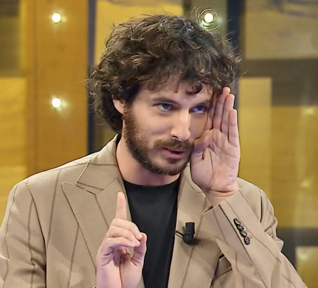 annarita_ro's tweet image. Stasera nuovi meme sbloccati 🥰@pierspollon #ChiPuòBatterci #spollondi