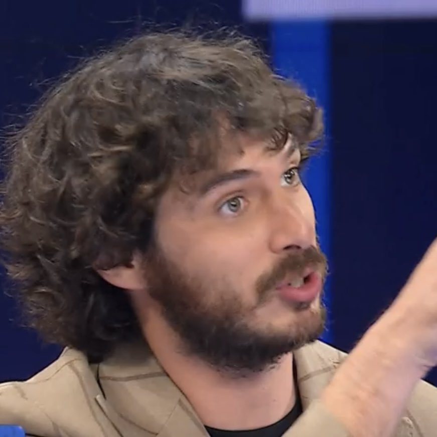 annarita_ro's tweet image. Stasera nuovi meme sbloccati 🥰@pierspollon #ChiPuòBatterci #spollondi