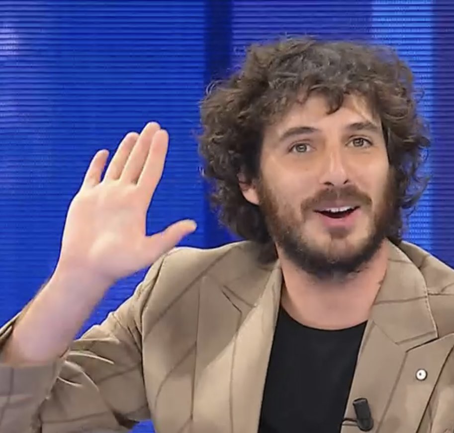 annarita_ro's tweet image. Stasera nuovi meme sbloccati 🥰@pierspollon #ChiPuòBatterci #spollondi