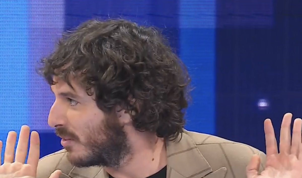 annarita_ro's tweet image. Stasera nuovi meme sbloccati 🥰@pierspollon #ChiPuòBatterci #spollondi