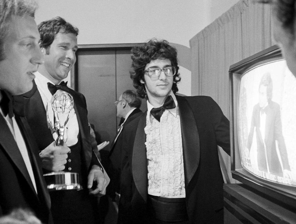 comeseesoflo's tweet photo. Happy 50th ‘SNL!’ Here’s a look back at the show’s very first cast https://t.co/yEqVuUd1tc https://t.co/ELgvVKLUyH