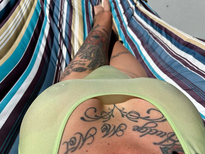 It’s hot in here! On my OF you can Chat with me! I like answering my DMs and send custom pics and vids