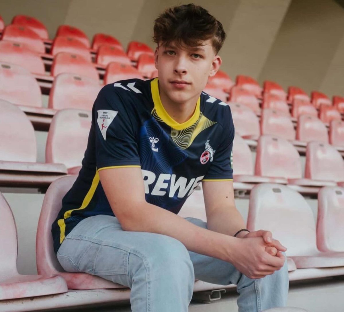 LucaFIFA72 (@lucafifa72) on Twitter photo Ich freue mich euch mitteilen zu dürfen, dass ich dieses Jahr den <a href="/fckoeln/">1. FC Köln</a> auf dem Virtuellen Rasen vertreten werde. Ich freue mich sehr auf diese Saison und werde alles geben 🔥🔥 Ich freue mich euch mitteilen zu dürfen, dass ich dieses Jahr den <a href="/fckoeln/">1. FC Köln</a> auf dem Virtuellen Rasen vertreten werde. Ich freue mich sehr auf diese Saison und werde alles geben 🔥🔥