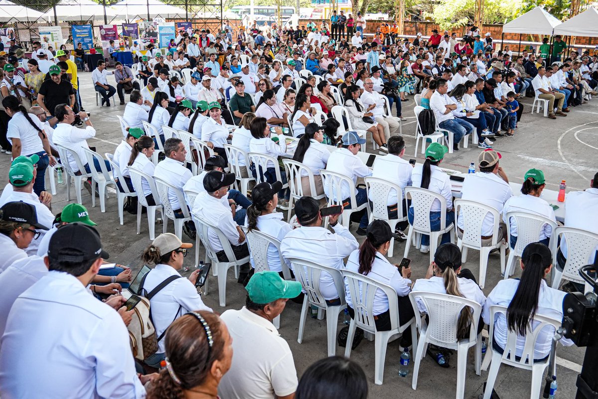 miltonvcarreno's tweet photo. Hoy #GobiernoPresente en #ElCastillo con toda la oferta institucional de la @GobMeta para escuchar a la población y atender las necesidades más urgentes. Un gobierno unido, que escucha, trabaja y resuelve. https://t.co/3sRI9TNGC7