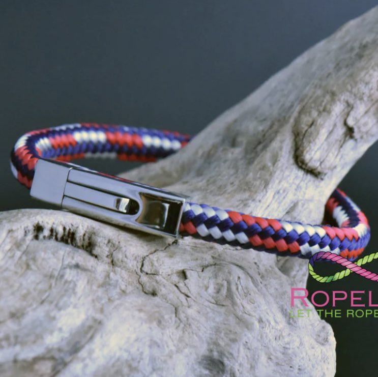 SteelerGoalie94's tweet photo. LOST!
Lost my Royal Navy rope style bracelet tonight if anyone found/finds one. 
Ain’t worth owt, but it’s made from life rafts and life jackets off one if my old ships, HMS invincible. 
😕 https://t.co/v4y4OShtSb