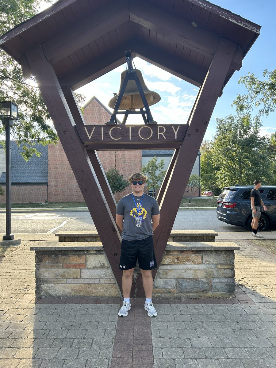 Thank you very much for inviting me out to a great game! @CoachE_Matthes <a href="/Coach_RJG/">RJ Ghilarducci</a> <a href="/Coach_MHull/">Marc Hull 🏁 GO 🛥️</a> <a href="/GibranHamdan/">Gibran Hamdan</a>. And it was great to come watch <a href="/ryanhawk__/">Ryan Hawk</a> bang some through! 
<a href="/Chris_Sailer/">Chris Sailer Kicking</a> <a href="/brickiesfb/">Hobart Football🧱</a> <a href="/PrepRedzoneIN/">Prep Redzone Indiana</a> <a href="/HageeKicking/">Hagee Kicking</a> <a href="/bmano90/">Bill Manolopoulos</a> <a href="/TheRSN/">Region Sports Network</a> <a href="/AthleticsHobart/">Hobart High School Athletics</a> <a href="/IndianaPreps/">Indiana Preps</a>