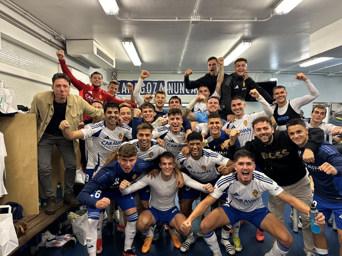 RealZaragoza's tweet photo. Paso a paso 

Siempre con este equipo 🍍 https://t.co/hVXNSX2k6A