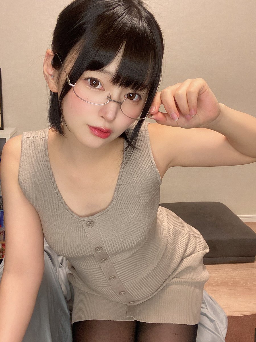kirimiya_ten's tweet photo. 【メガネ×むちむち】は最強！！！ https://t.co/IhgyIuDdqJ