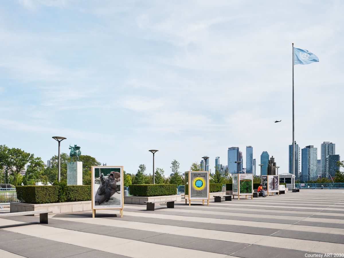 A unique art exhibit about #OurCommonFuture will greet world leaders, activists &amp; others as they enter UNHQ for #UNGA in the coming days.

You can also spot the different "Future Ours" pieces by <a href="/ART2030org/">ART 2030</a> across NYC.

Find out more about the exhibit: art2030.org/projects/futur…