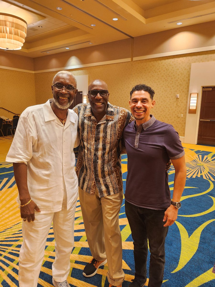 Decatur_Hoops's tweet image. Extremely Blessed to spend the evening w/@ccpsathletics1 @CCPSNews ClayCo 🏀 Coaching Legends💪🏽‼️ Coach Rick Francis (Lovejoy,Tri-Cities,SandyCreek) &amp;amp; Jay Livingston (Morrow). W's &amp;amp; Ls have always been the last priority to these great leaders of Men💯✊🏽🏀 #Southside #hoopin