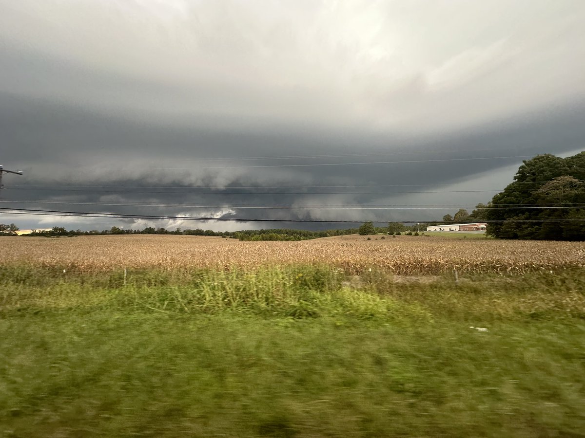 tobywright_860's tweet photo. @KevinMyattWx storm NE of Lynchburg. https://t.co/5RVNzwAsUP