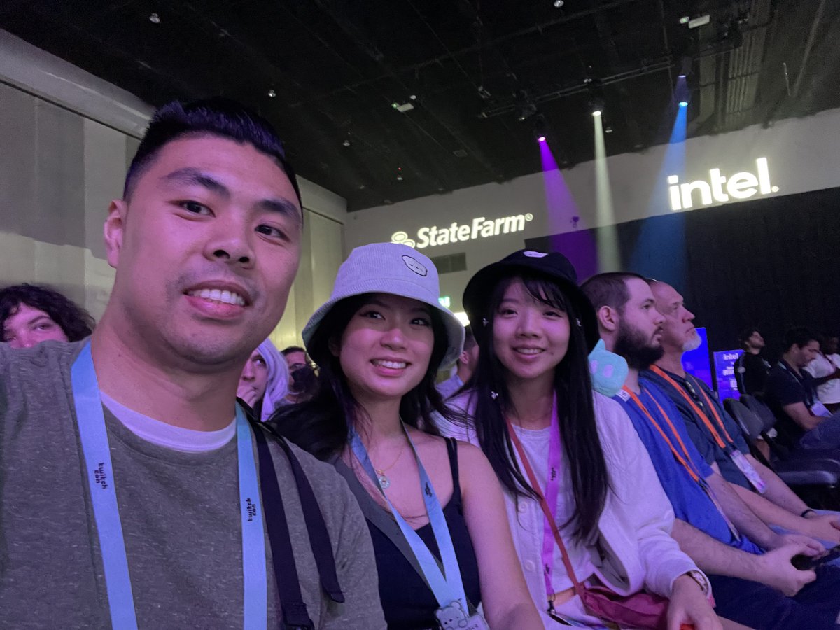 deadlybearhug's tweet photo. Going live at twitchcon! | AA105 in Artist Alley 

ttv/deadlybearhug https://t.co/B1TNo8IU40