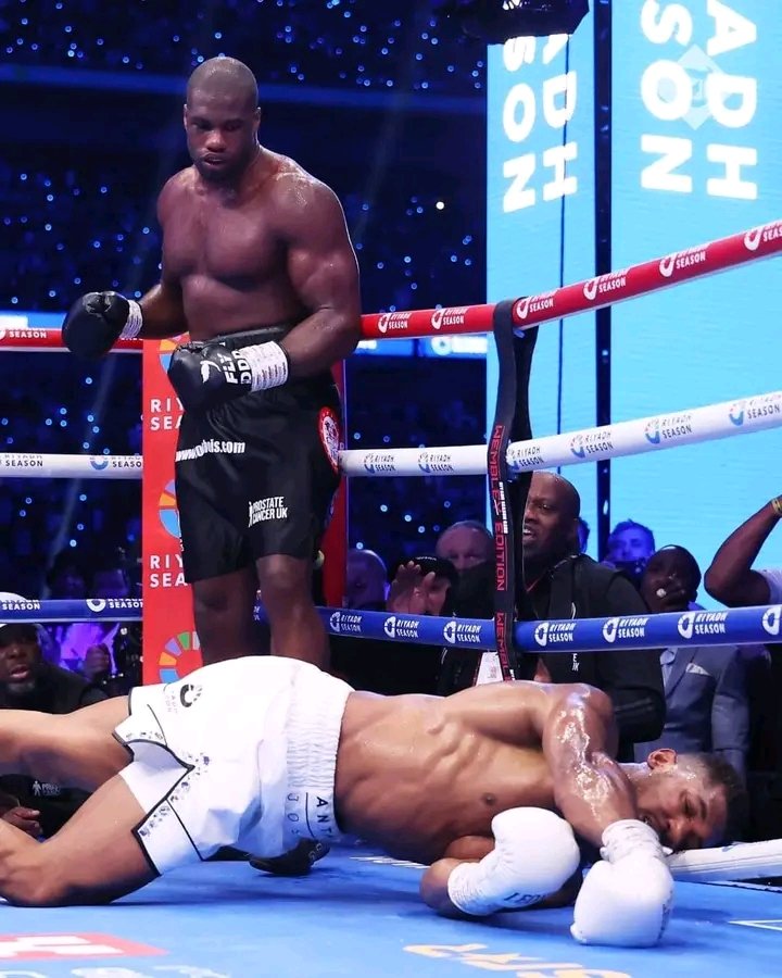 ambayama's tweet photo. Daniel Dubois defeated Anthony Joshua on Saturday by fifth-round knockout and retained his IBF heavyweight title. https://t.co/QgDaEj2JcS