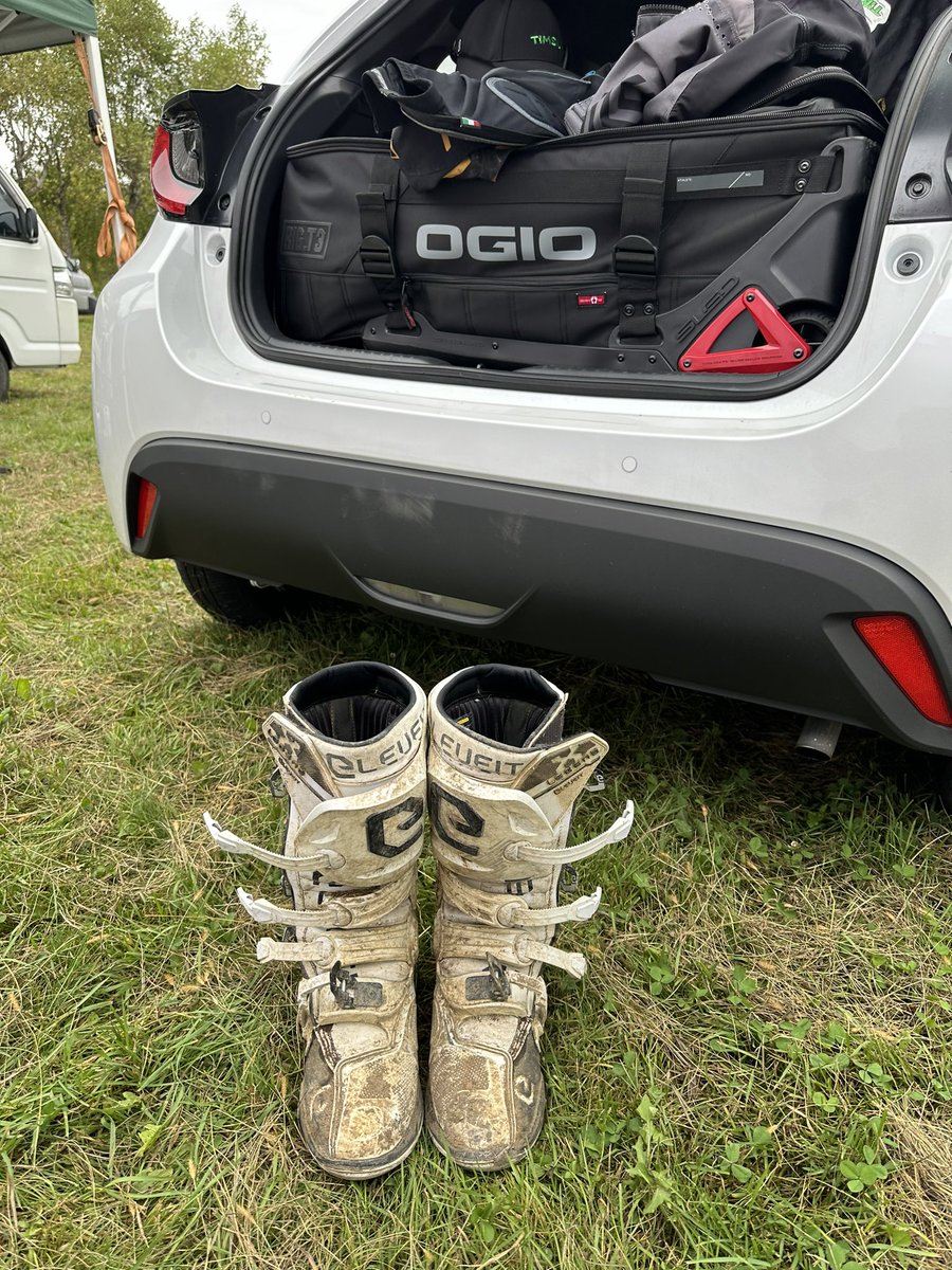 motokimurai's tweet photo. おはようございます。おかげさまで初日完走!壮大なエンデューロコースでめちゃくちゃワクワクしました。
2日目も完走目指して目指します^ ^
車両はニュートンてんちょマシンをお���りして出場しております。
#JEC #HTDE
#ニュートン
#ELEVIET #エレベイト
#カスタジャパン https://t.co/ISGbBI2BFf