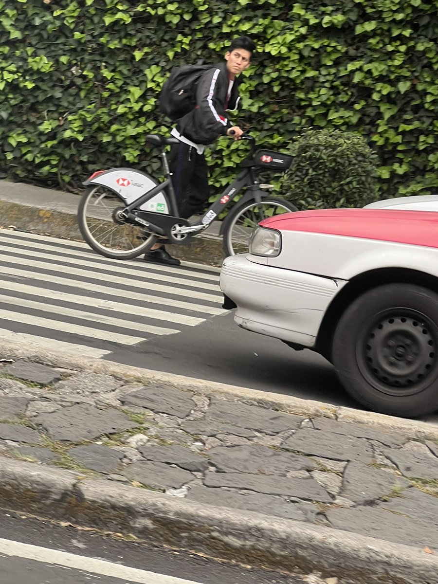 rollonon's tweet photo. @ecobici Ya te dieron baje con una bici!! Lo vi por el Bodega Aurrerá de Centenario en la colonia Merced Gomez, Alcaldía Álvaro Obregón https://t.co/TuV8jSqYVz