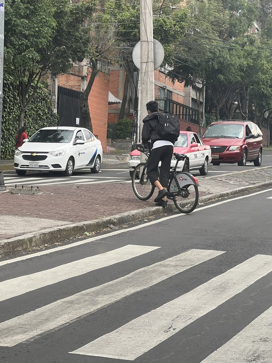 rollonon's tweet photo. @ecobici Ya te dieron baje con una bici!! Lo vi por el Bodega Aurrerá de Centenario en la colonia Merced Gomez, Alcaldía Álvaro Obregón https://t.co/TuV8jSqYVz