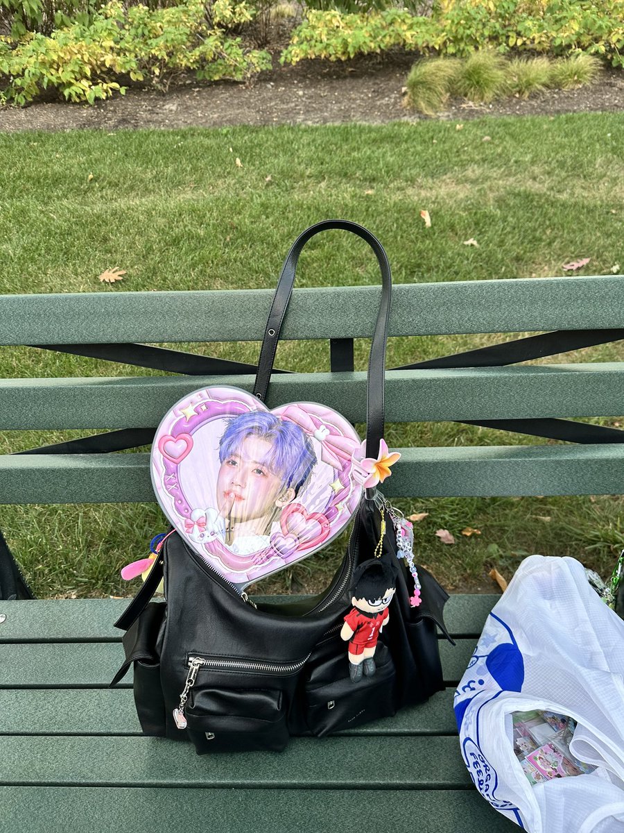 i’m here now with pink bangs! handing the rest of my freebies out..just pls greet me so i know you want freebies