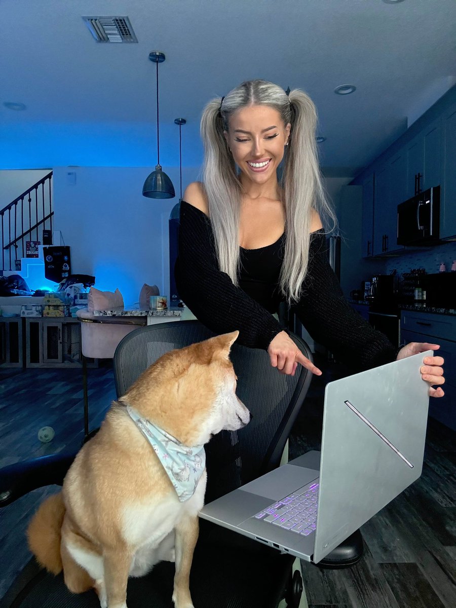 shayarayne's tweet image. loving the capabilities on this @ASUS_ROG  #ZephyrusG16 laptop from having bluey on for venti, to being able to edit my videos for youtube/tiktok!

rog.gg/ZephyrusG16_Sh…

#ROG #TeamROG #ROGPartner