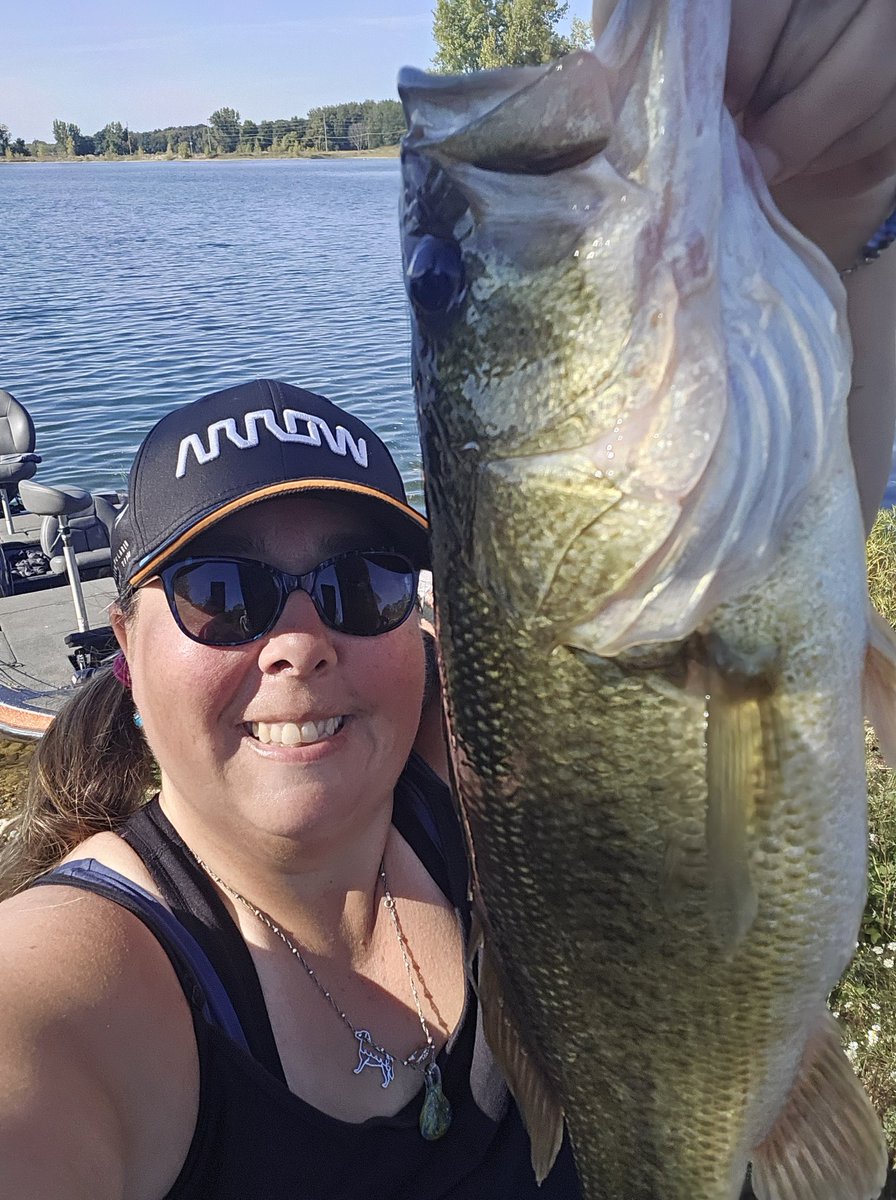 InShardsOfNight's tweet photo. Your girl fished her heart out today to bring Boat 7 to a final overall standings place of 7th (of 18) and to qualify myself for the ICC on Lake Erie! Yes, I kissed that 3lb Bass, but made Jim handle that slimy 28" 6.34lb Pike (punk fish won me some money at least). #FishyFishy https://t.co/r5Xfm4alh1