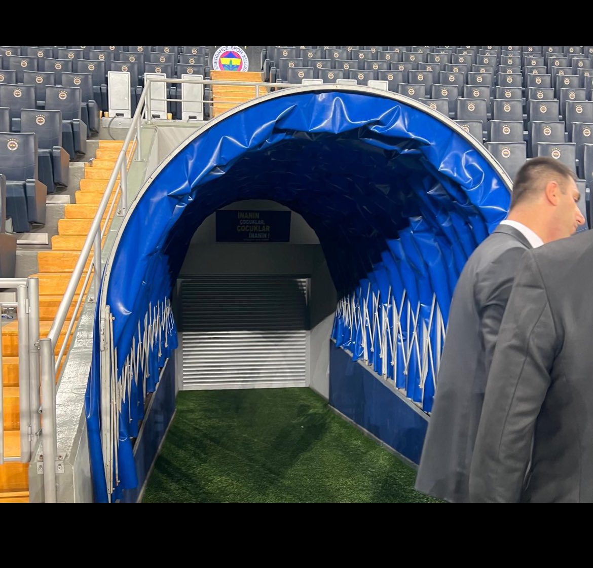 Soran olursa Galatasaray Şükrü Saraçoğlunun kepenklerini kapattırdı dersiniz 😎 #FBvsGS