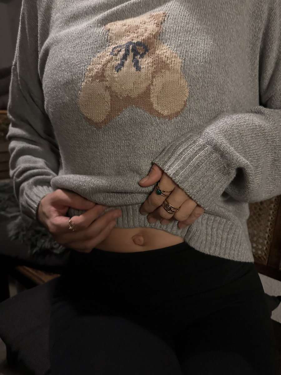 roxy_sage's tweet photo. my little outie wants to be fondled

#bellybutton #outie #tummy #skinny #midriff #thin #navel https://t.co/S7CyjVqklR