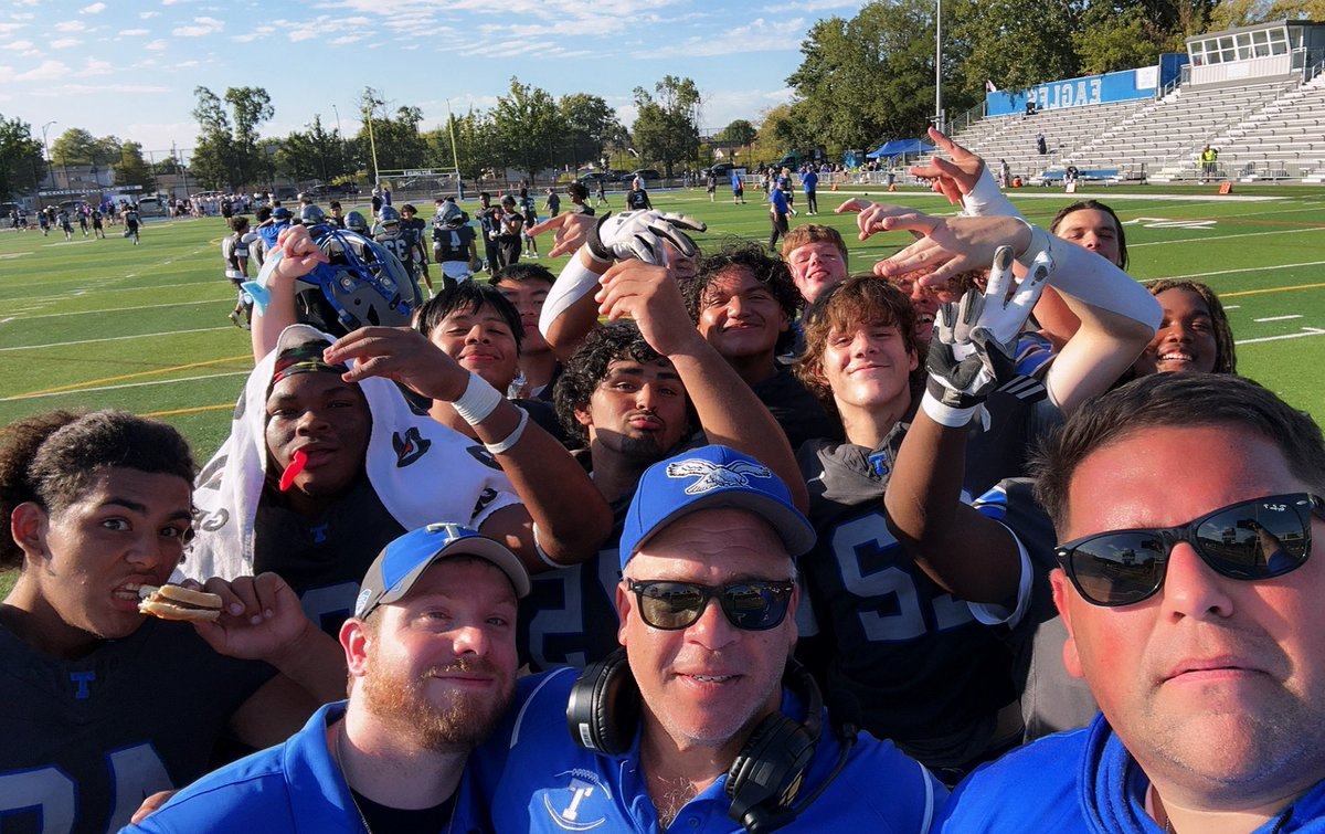 Coach Miguel (@miggy7753) on Twitter photo Worked hard all week and today was pay 💰 day! Taft wins 21-14. 3-1. #wareagle #trenchdawgz <a href="/TaftFootballChi/">Taft Football</a> <a href="/TaftBoosterClub/">TAFT FOOTBALL BOOSTER CLUB</a> Worked hard all week and today was pay 💰 day! Taft wins 21-14. 3-1. #wareagle #trenchdawgz <a href="/TaftFootballChi/">Taft Football</a> <a href="/TaftBoosterClub/">TAFT FOOTBALL BOOSTER CLUB</a>