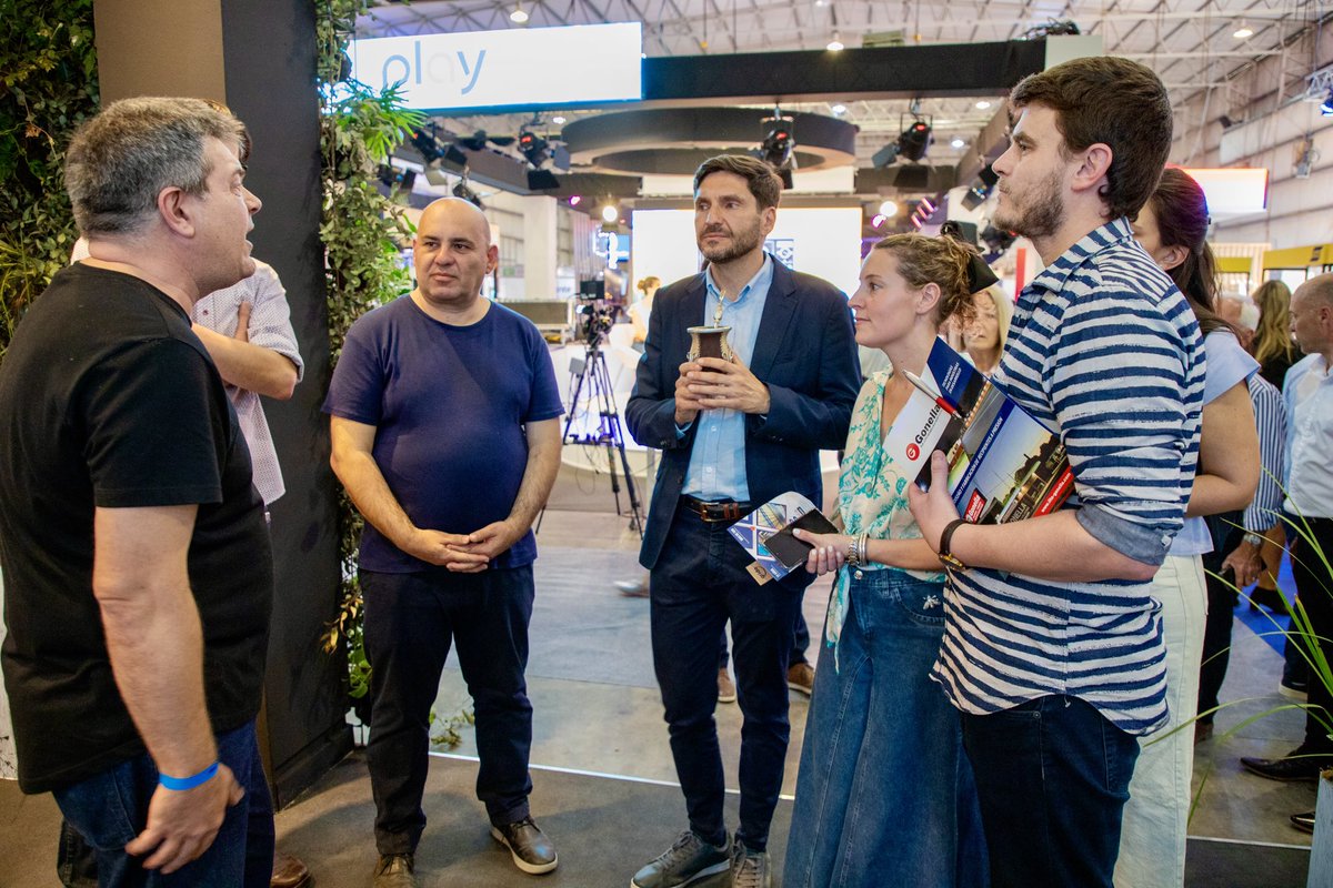 JimenaSenn's tweet photo. FECOL+EXPODEMA 2024

Junto a @maxipullaro @GustavoPuccini y @RodrigoAMuller recorrimos @FECOLEXPODEMA la feria productiva más importante de la región. https://t.co/KrUttjst0P