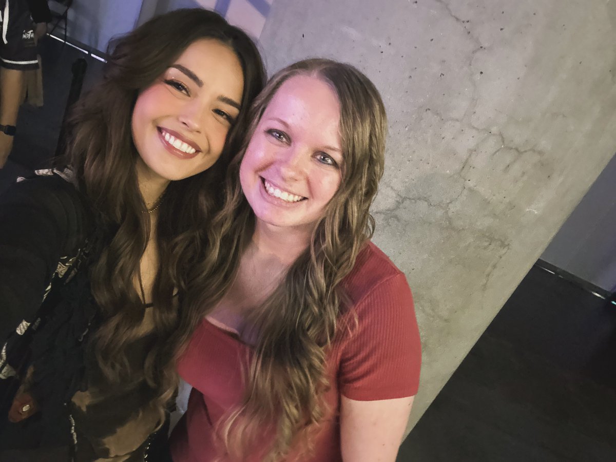 AllysonMarkham's tweet photo. I gotta meet @Valkyrae at TwitchCon this year, I won, whole con made! https://t.co/FSEOMO2AtO