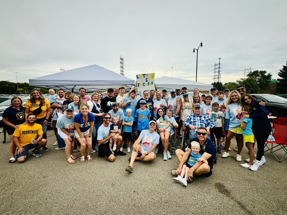 CUBlueJay's tweet photo. Go Brewers!! 💙⚾️💛 #ThisIsMyCrew https://t.co/VvfIpVQpyy
