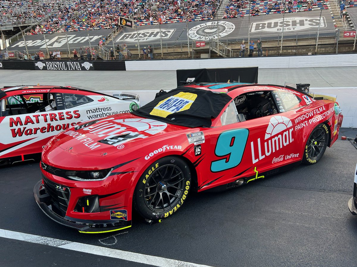 Repost if you are ready to see this 🔴 chariot in Victory Lane tonight!

#LLumarRacing #NASCARPlayoffs