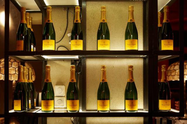 Wine labels have evolved into artistic expressions, enhancing the storytelling of the wine inside. From classic designs to contemporary art, these labels reflect the creativity of winemakers and engage consumers, making each bottle a work of art. 

aol.com/heres-art-favo…

#Wine