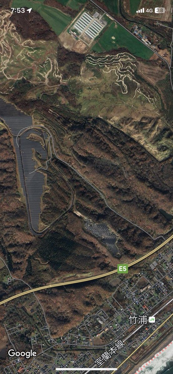 mittyan2637's tweet image. ふと、航空写真で旧SCLみてるけど。。。。。

全面太陽光パネルが｡ﾟ(ﾟ´ω`ﾟ)ﾟ｡

#白老町
#SCL