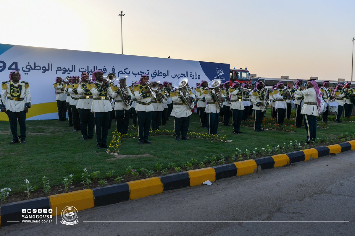 sanggovsa's tweet photo. نظمت الشؤون الثقافية بـ #وزارة_الحرس_الوطني فعاليات #اليوم_الوطني_السعودي_94 
في حديقة مدينة الملك عبدالعزيز السكنية، تضمنت الفعاليات مسيرة (نحلم ونحقق)، بمشاركة عدد من الجهات التابعة للوزارة. https://t.co/mRUDBpPA3z