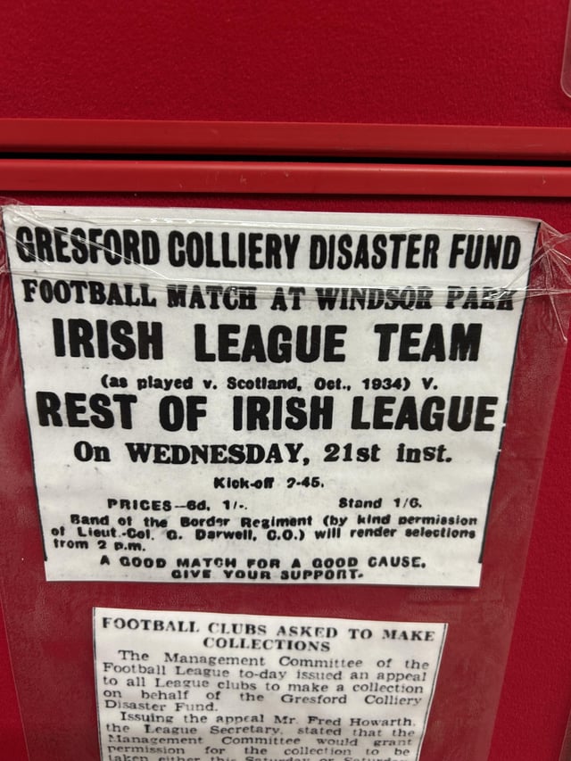 Today marks 90 years since the Gresford disaster, a mine explosion near Wrexham which killed 266 men. The article below advertises an Irish charity match raising money for the relief fund. dlvr.it/TDWzPL Discussion: