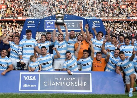 HISTÓRICO 🤯

Los Pumas 🇦🇷 se acaban de convertir en la PRIMERA selección de rugby que vence en un mismo año a los TRES Grandes del Sur por competencias oficiales.

Lo lograron en el Rugby Championship 2024👇🏻

✅38-30 a 🇳🇿Nueva Zelanda
✅67-27 a 🇦🇺Australia
✅29-28 a 🇿🇦Sudáfrica