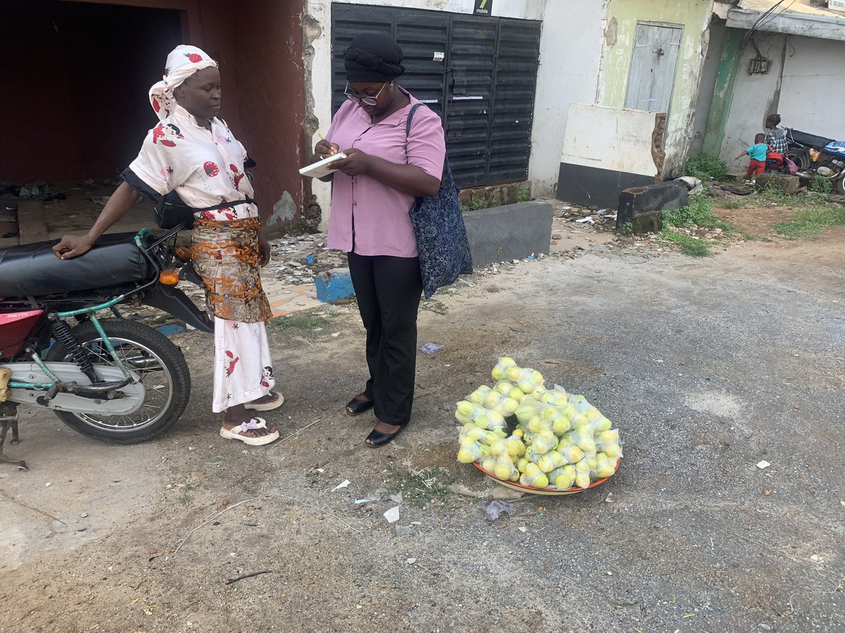 john_fatoye's tweet photo. When we approached her, 
She thought we wanted to buy garden egg

We had only one question for her
Do you have any child and hope he/she is in school?

In shock and almost in tears at the same time
She opened up 

She has 6 children that her husband has abandoned with her https://t.co/2Mub6v7IJ1