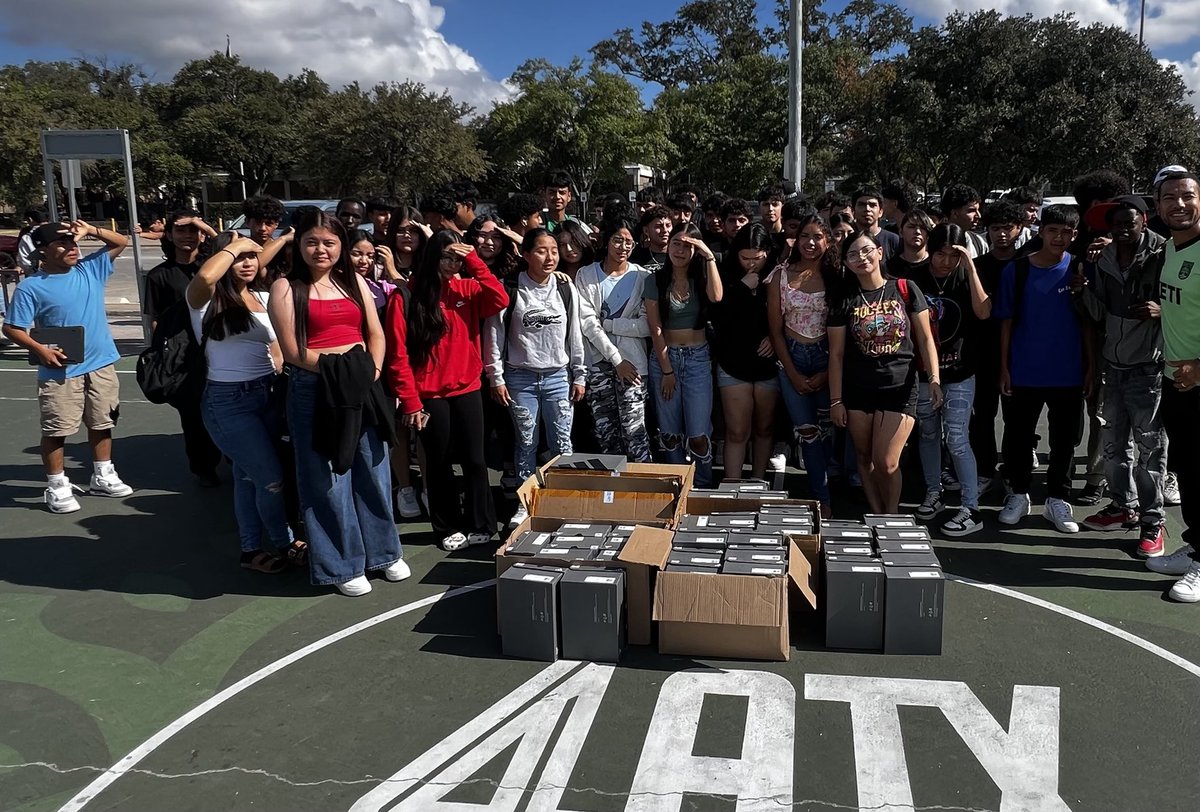 InternationalHS's tweet photo. Raider soccer is so grateful to ⁦@FleetAustin⁩ &amp; @3stripesrunningtx 4 their generous donation of cleats. Shout out to IHS’s Coach Barahona for connecting campus with golden community partners ❤️! https://t.co/6LAGxUvw1Y