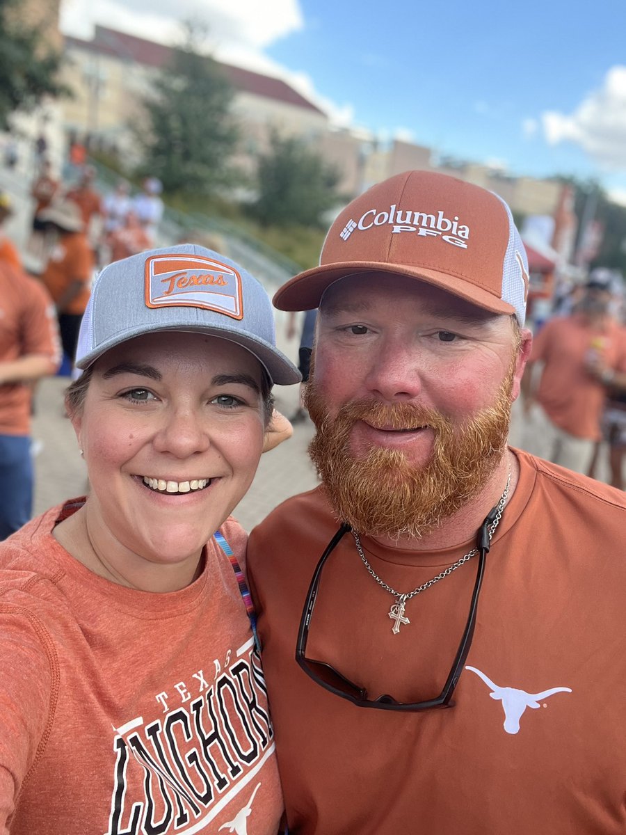 #HOOKEM 
Date weekend supporting our Longhorns! 🧡🤍🤘🏼