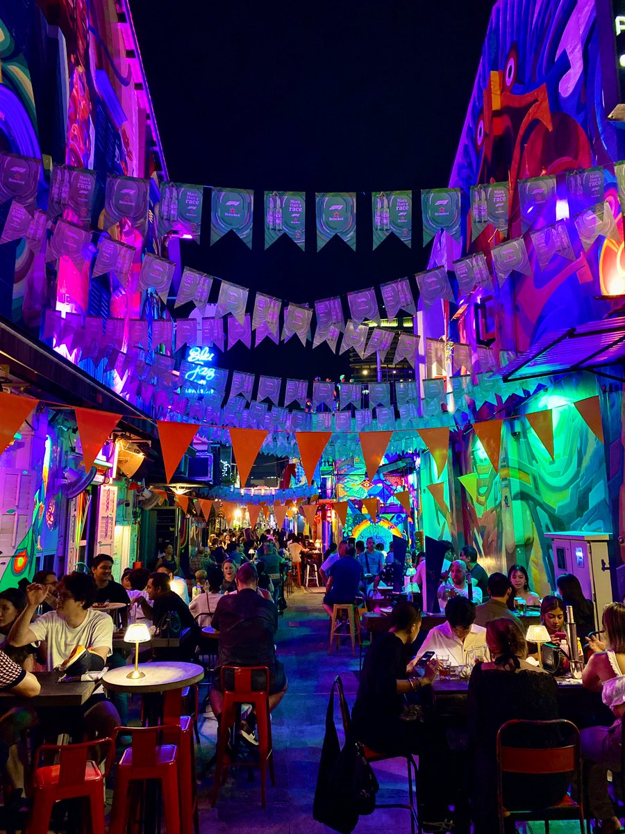 po_petit's tweet photo. En passant par Arab Street hier soir après une délicieuse soirée dans le quartier indien ✨

#Singapore #Singapour #KampongGlam https://t.co/6iw1R38sfn