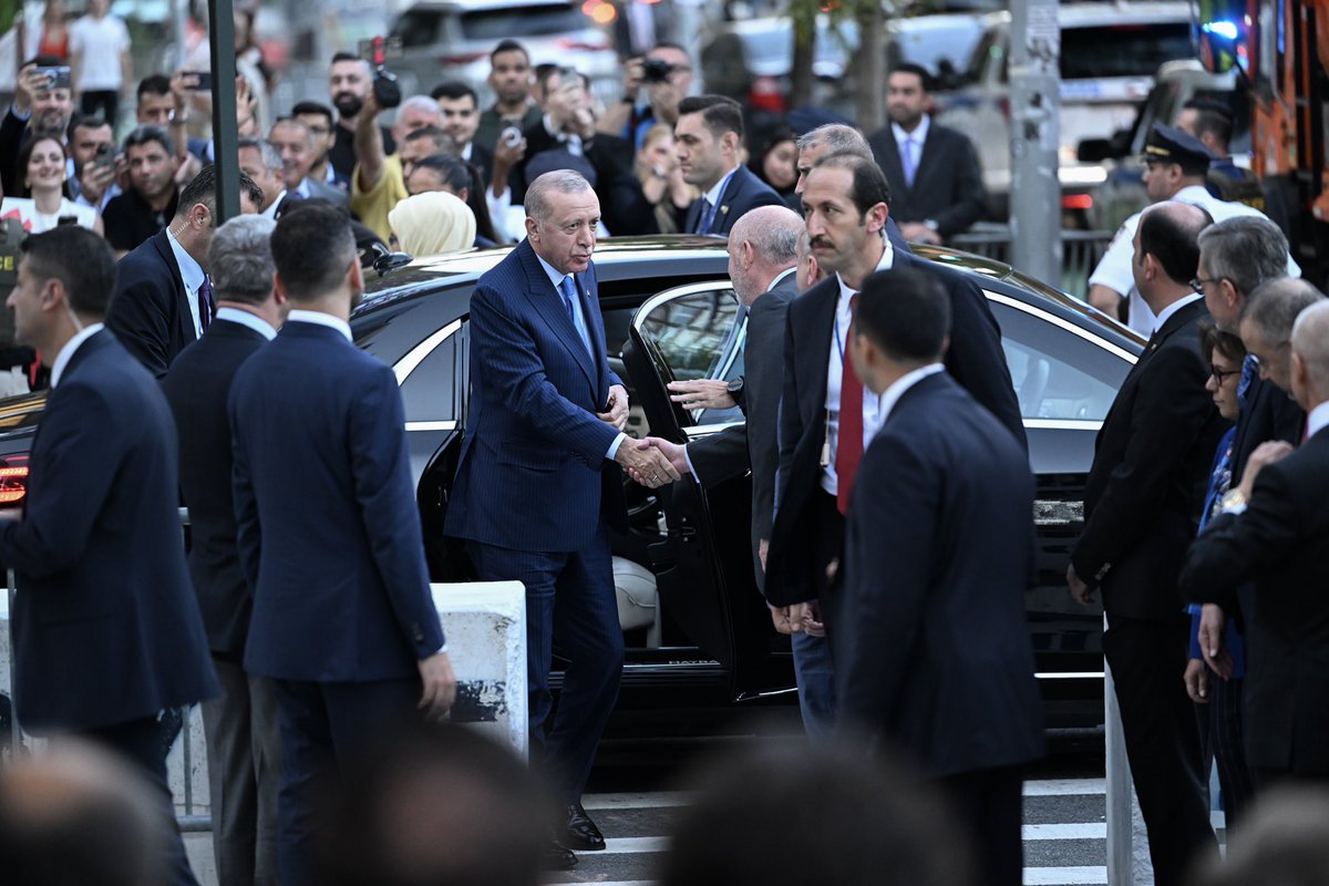 tcbestepe's tweet photo. Cumhurbaşkanımız @RTErdogan, Birleşmiş Milletler (BM) 79. Genel Kurulu’na katılmak ve çeşitli temaslarda bulunmak üzere gittiği Amerika Birleşik Devletleri’nin (ABD) New York şehrine ulaştı. https://t.co/tRE76Ed6ol