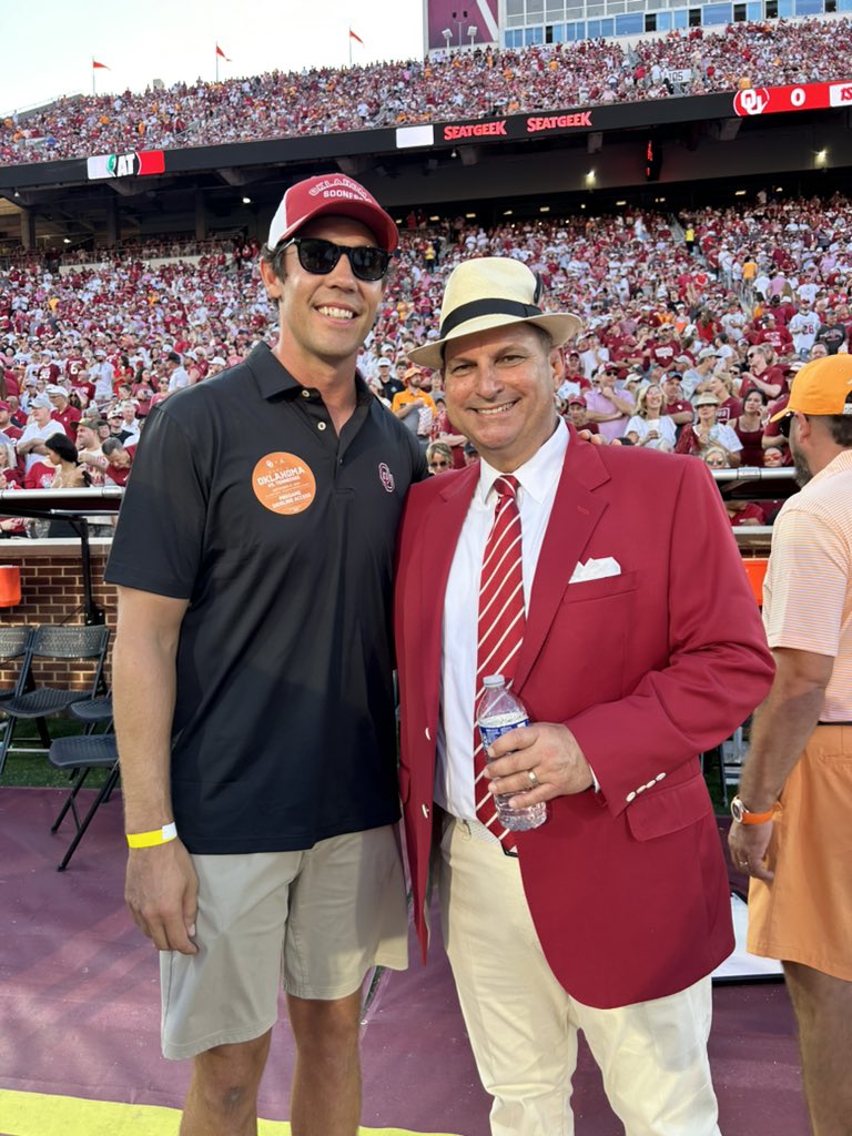 OU_Football's tweet photo. Heisman in the 🏠

#OUDNA https://t.co/4qQgcQNvPn