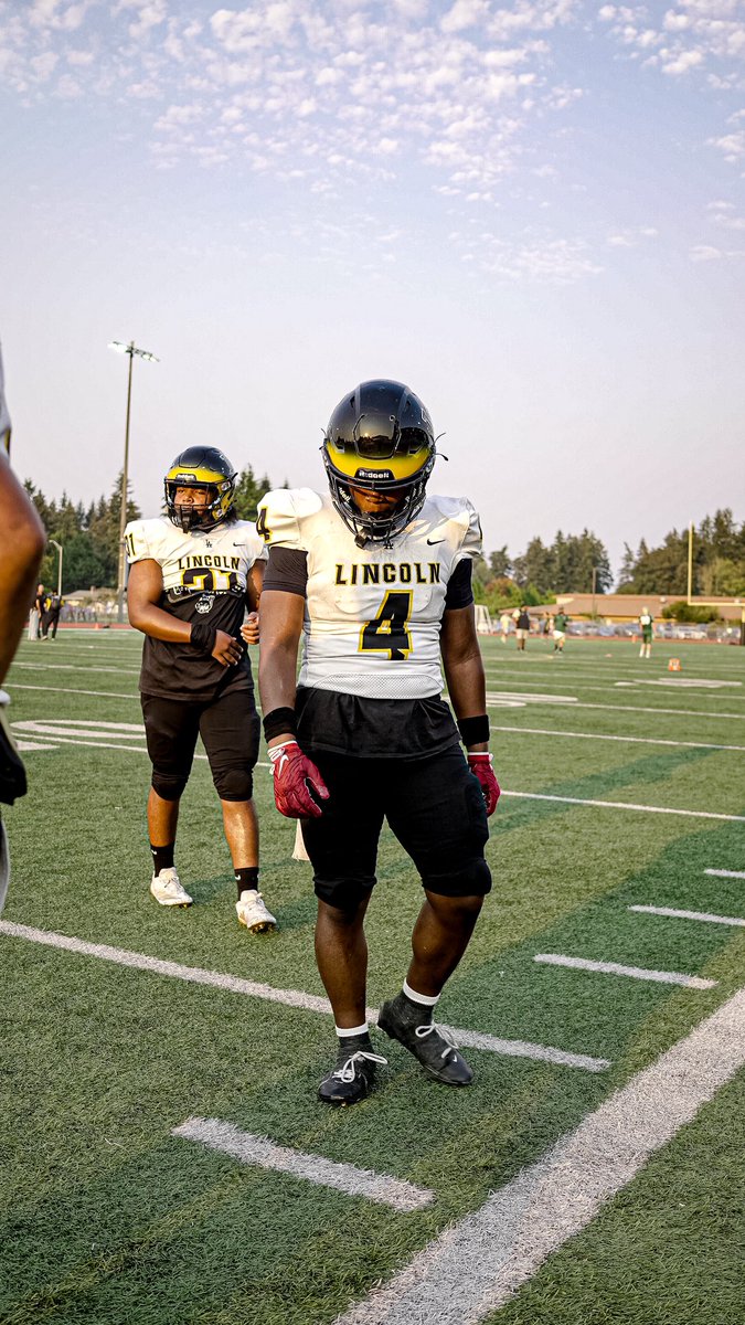 DomiErvin23's tweet photo. tough games early on but we will continue to work, learn from mistakes and become better!💯

please check out my week 1-3 film🙏🏾:
https://t.co/ecGWePn6tZ
@football_abes @CoachKing253 
@DVSP87 @BrandonHuffman https://t.co/xk9UnbeK5F