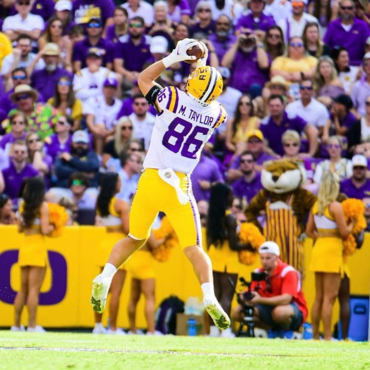 BigEasyCentral's tweet photo. Mason Taylor vs UCLA
77 yards
8 receptions 
Elite TE
#LSU https://t.co/li4TOhU8Ek